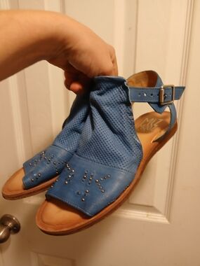 Miz MOOZ Women's LeatherBlue Studded Open-Toe Sandals Sz.39/8.5